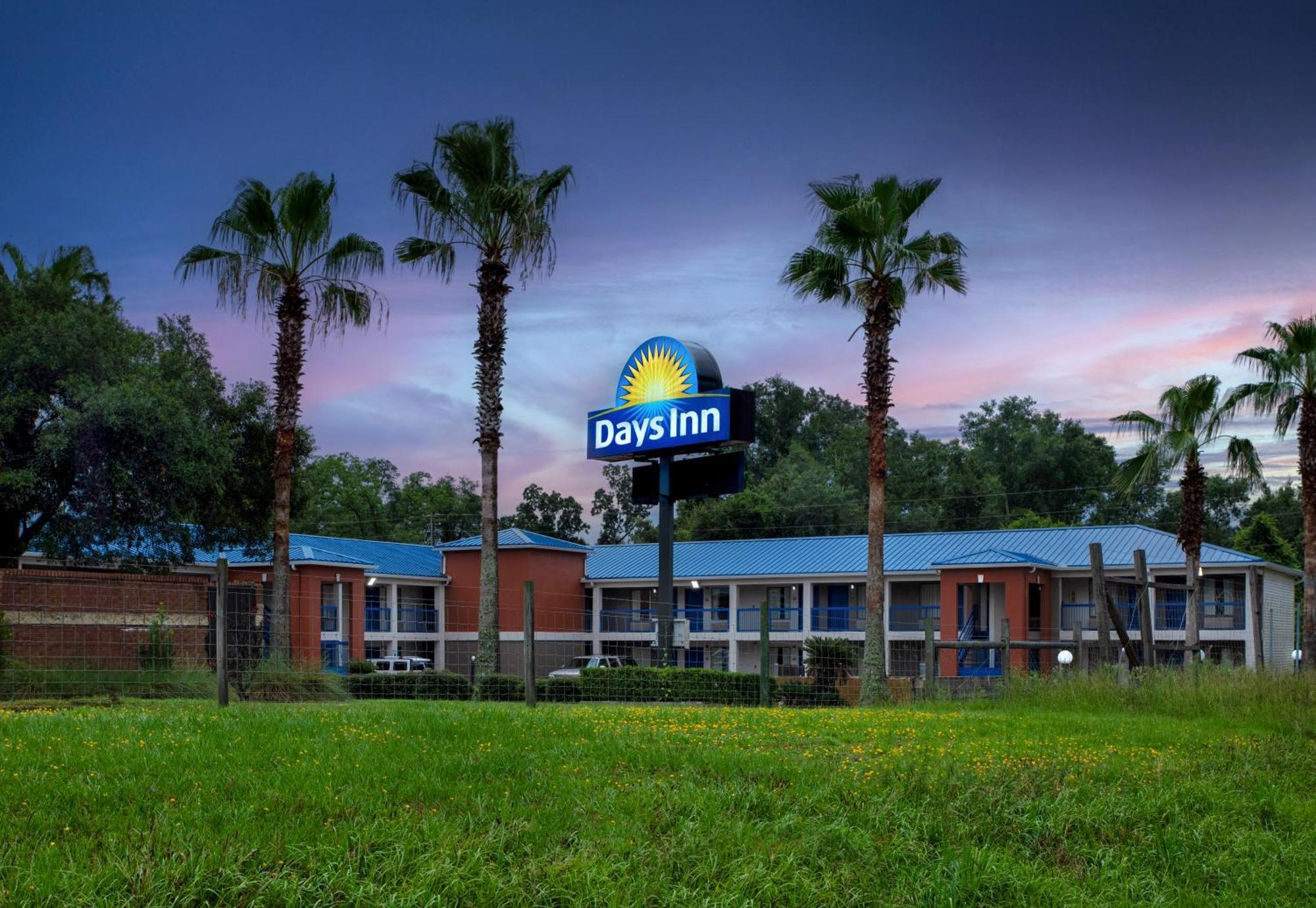 Days Inn By Wyndham Chipley Exterior photo