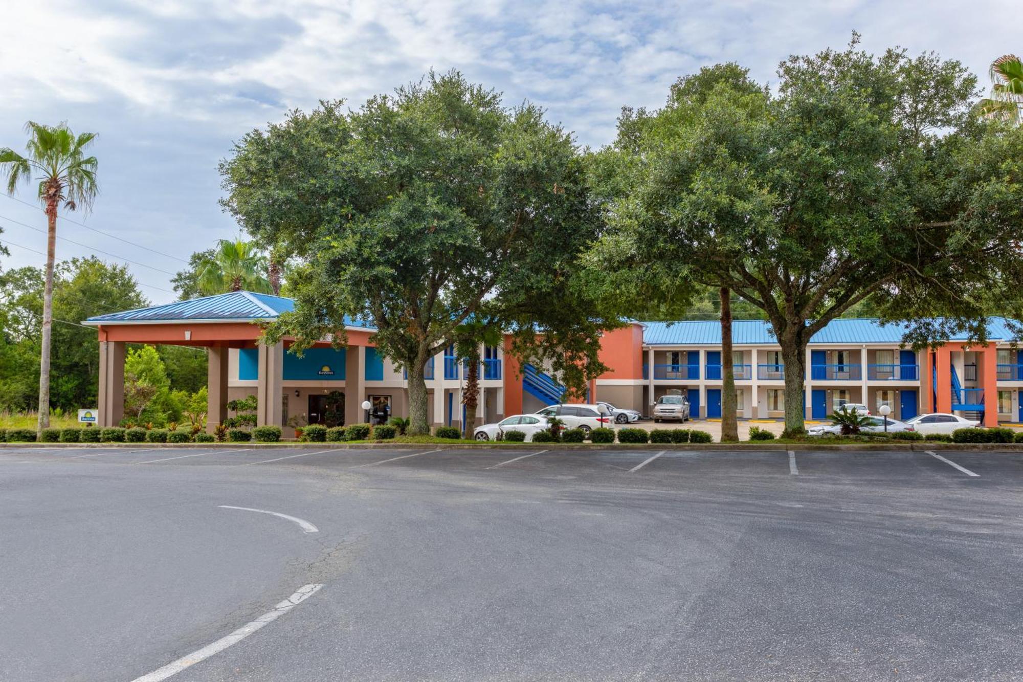 Days Inn By Wyndham Chipley Exterior photo